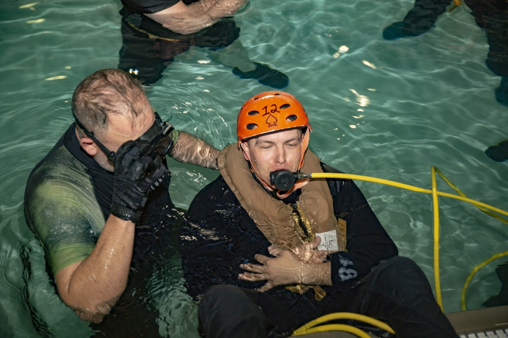 Marines participate in underwater engress training