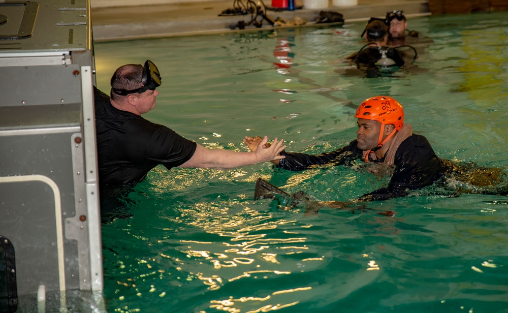 Marines participate in underwater engress training