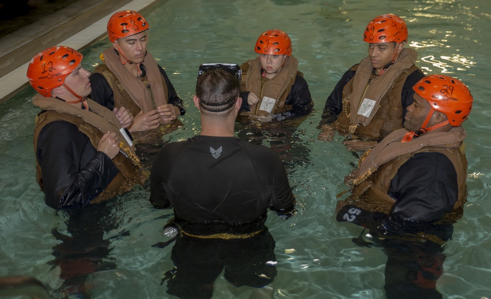 Marines participate in underwater engress training