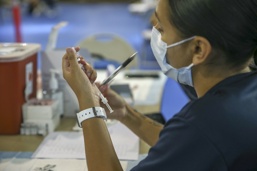 MARFORPAC Sergeant Major Receives COVID-19 Vaccination