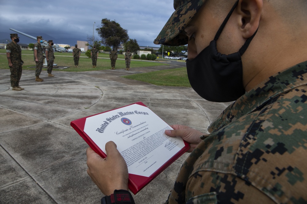 MCBH CO, Sgt. Maj. present awards to community