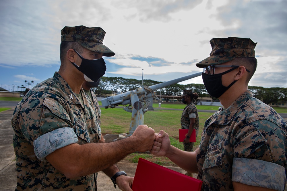 MCBH CO, Sgt. Maj. present awards to community