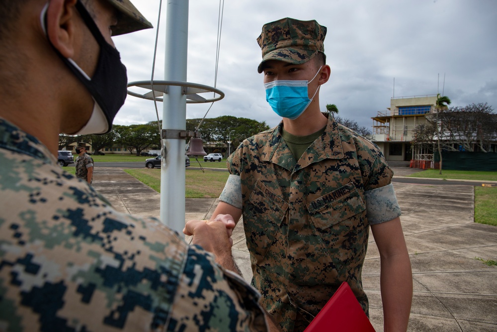 MCBH CO, Sgt. Maj. present awards to community