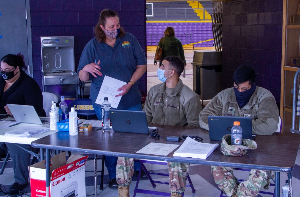 Arizona National Guard Soldiers Administer COVID-19 Vaccine in Gila County
