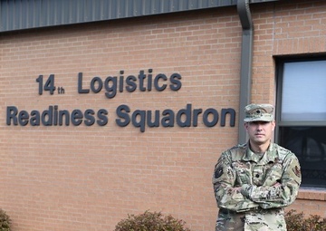 14th LRS commander recognized; brings home award