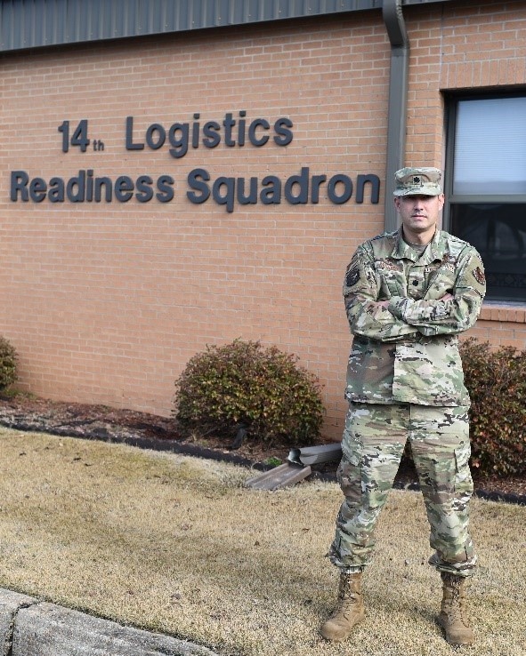 14th LRS commander recognized; brings home award