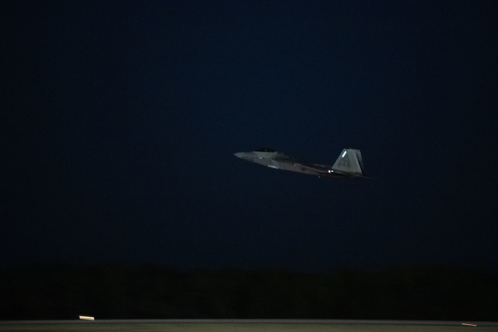 F-22 night flying