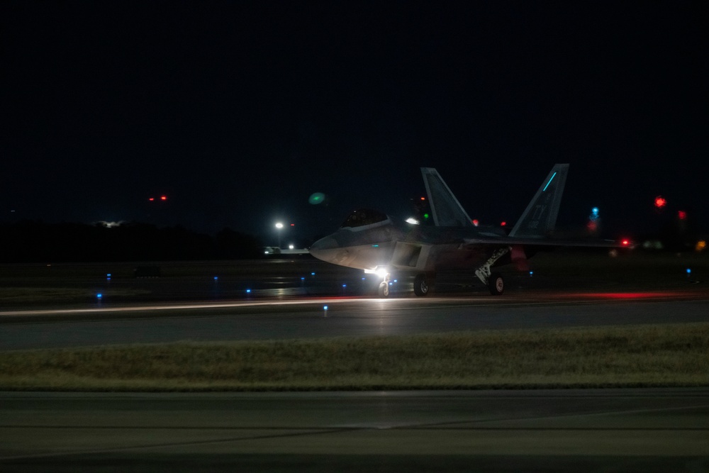 F-22 night flying