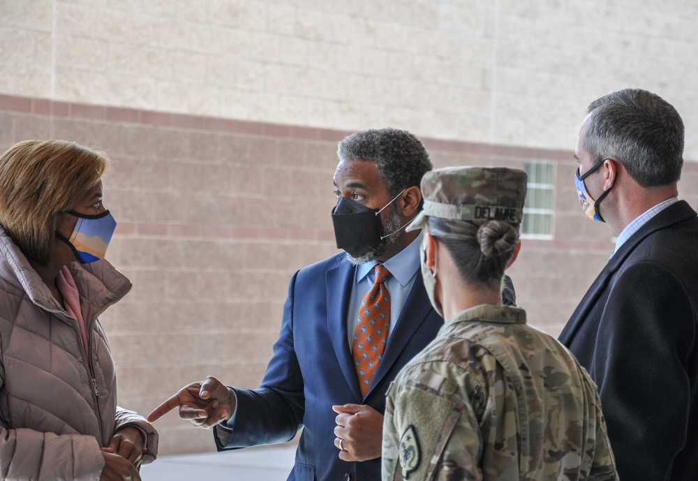 Rep. Steven Horsford visits with Joint Task Force 17 Soldiers