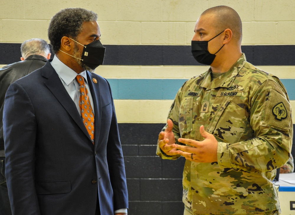 Rep. Steven Horsford visits with Joint Task Force 17 Soldiers