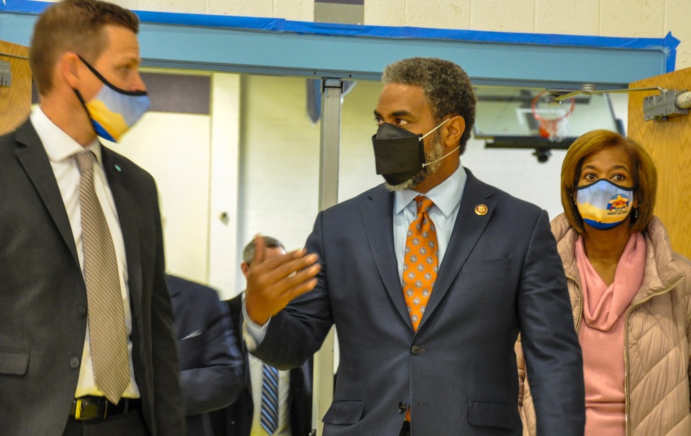 Rep. Steven Horsford visits with Joint Task Force 17 Soldiers