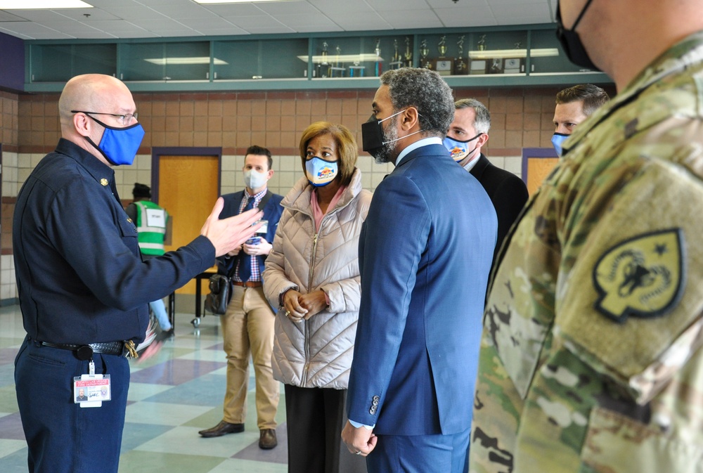 Rep. Steven Horsford visits with Joint Task Force 17 Soldiers