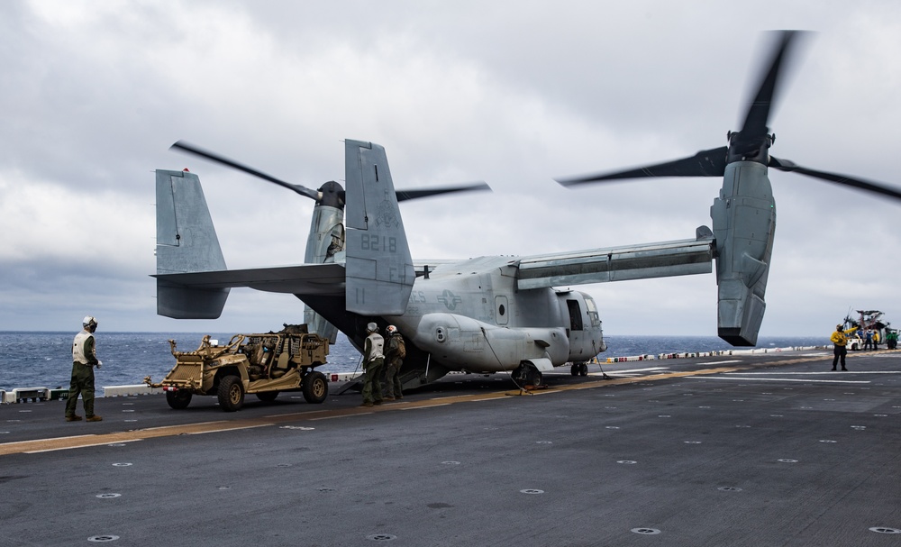 31st MEU loads MRZR onto Osprey