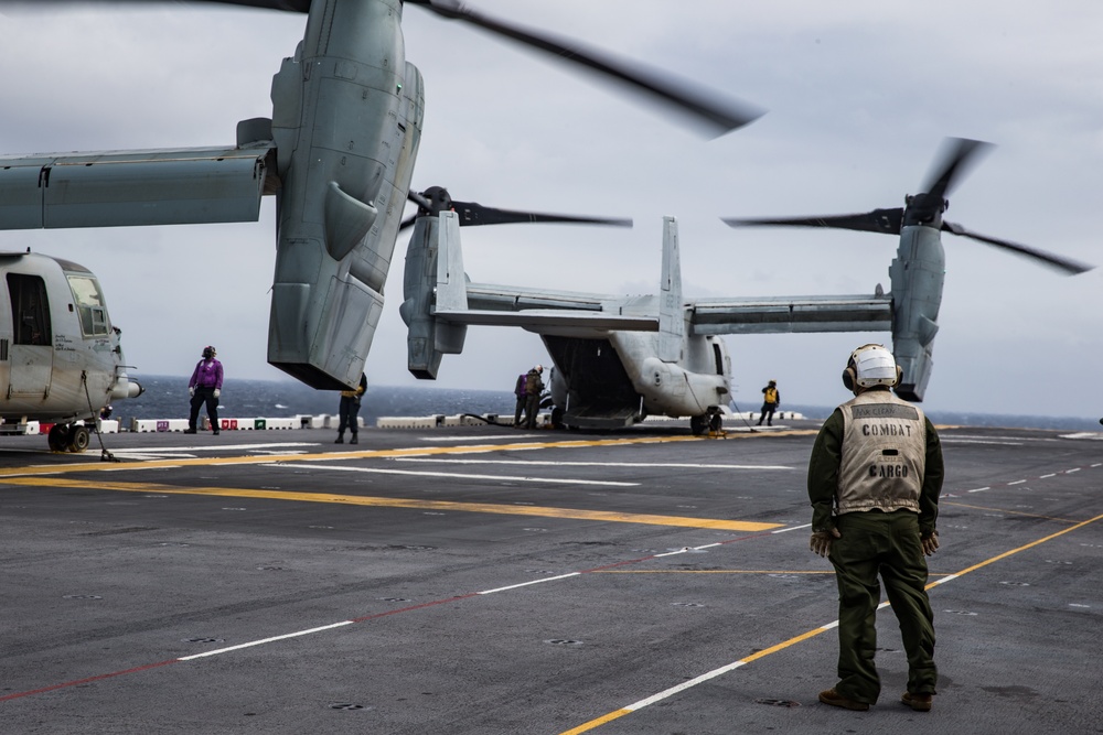 31st MEU loads MRZR onto Osprey