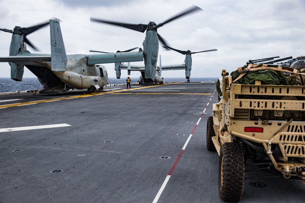 31st MEU loads MRZR onto Osprey