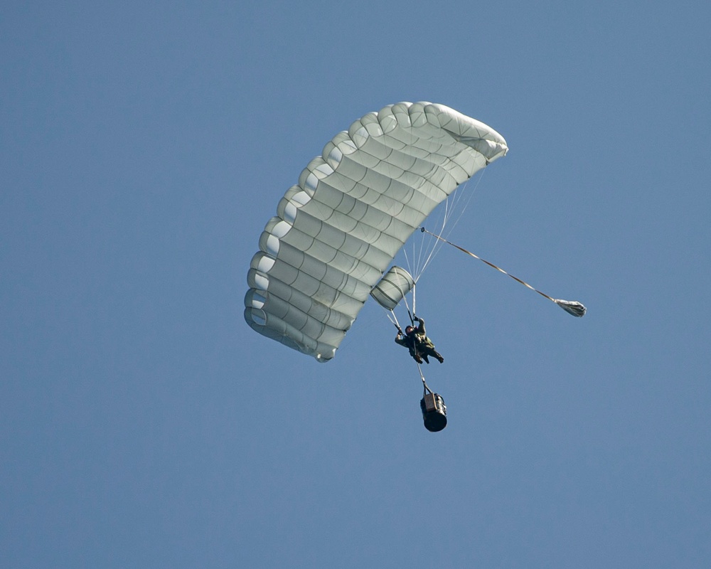 Riggers and Recon Marines jump over Ie Shima