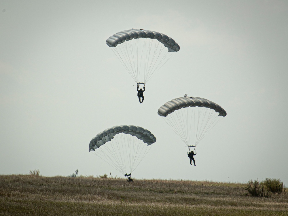 Riggers and Recon Marines jump over Ie Shima