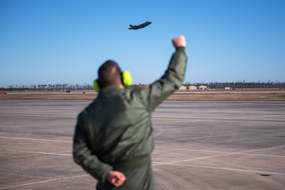 State Leadership Visit Highlights Airmen Performance, Mission Conversion