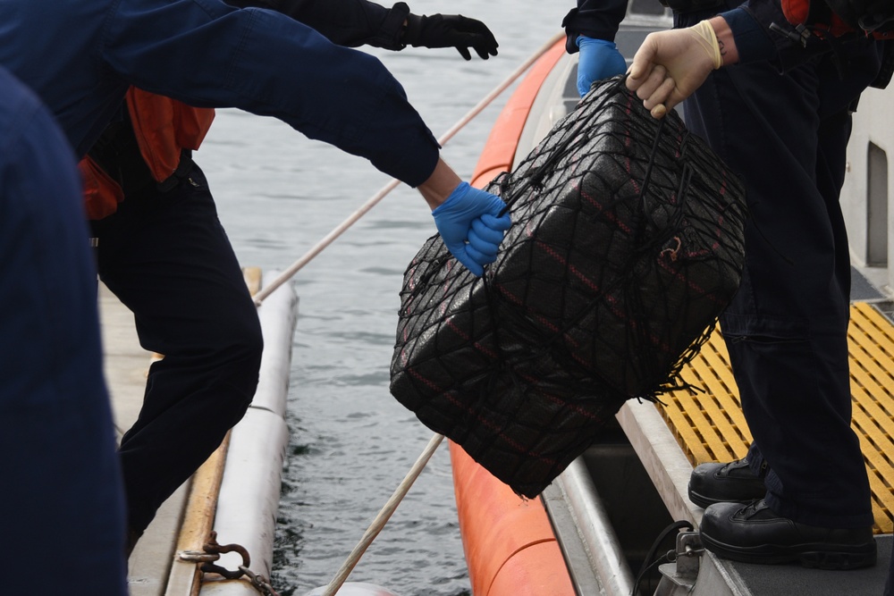 Coast Guard conducts drug offload in San Diego
