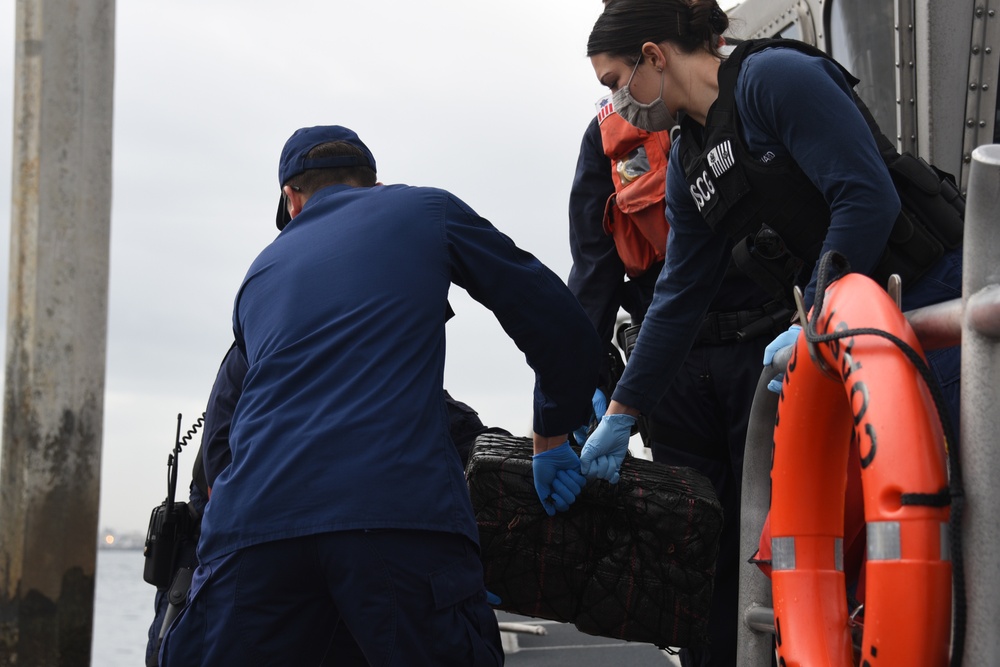 Coast Guard conducts drug offload in San Diego