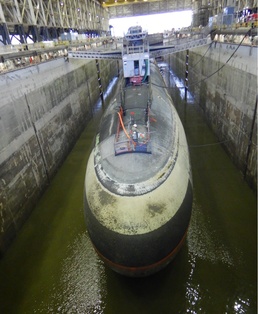 USS Tennessee (SSBN 734) enters the Trident Refit Facility, Kings Bay Dry Dock
