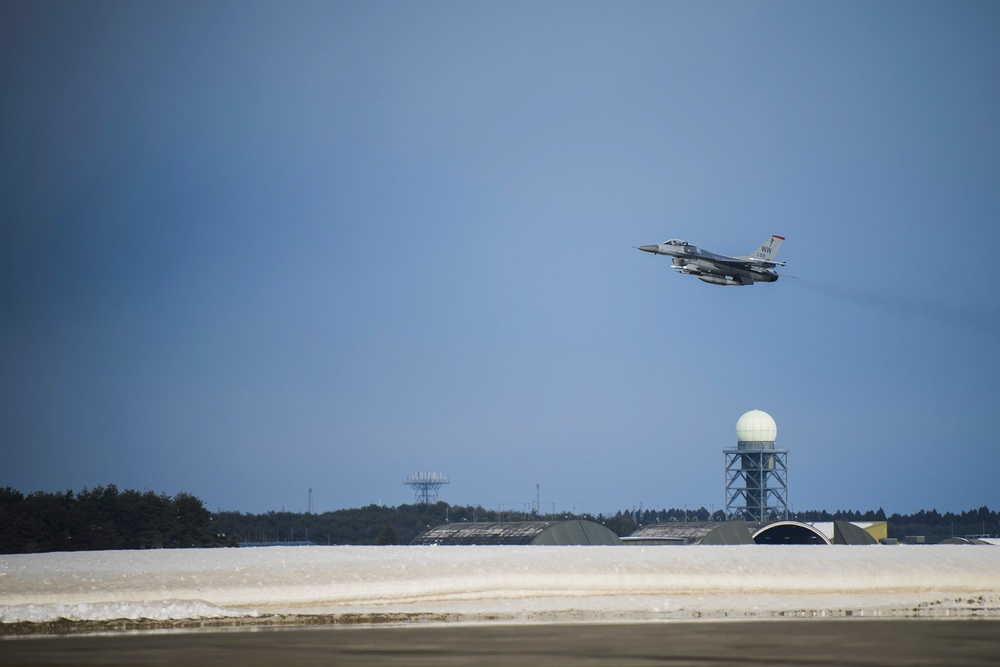 Misawa operates through record breaking December snowfall, demonstrates joint and allied force readiness