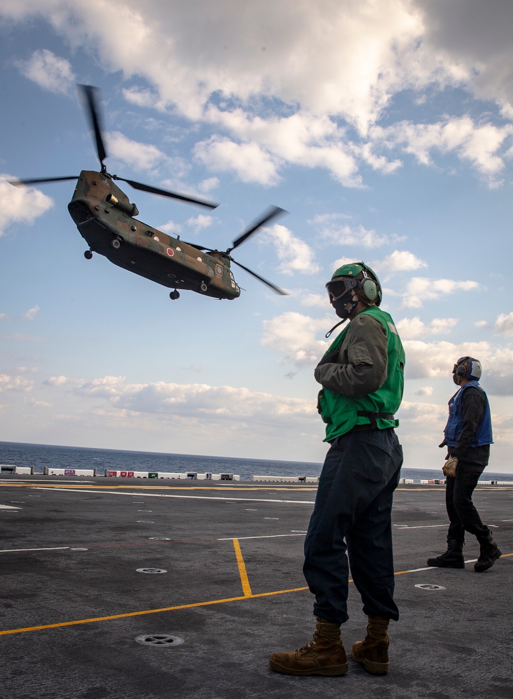 JGSDF CH-47 lands on the America