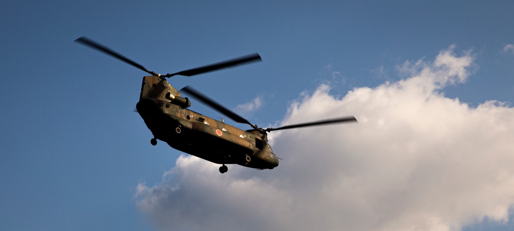 JGSDF CH-47 lands on the America