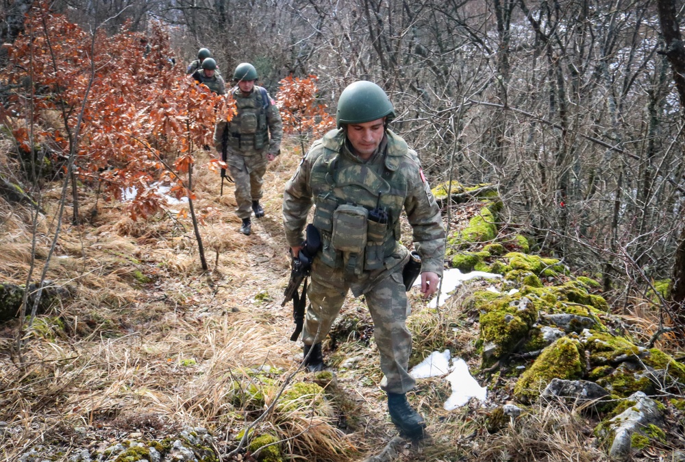 Turkish KFOR troops conduct ABL patrol
