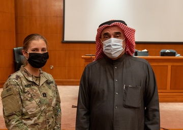 Canine behavior seminar highlights Army-Kuwaiti partnership to control stray dogs