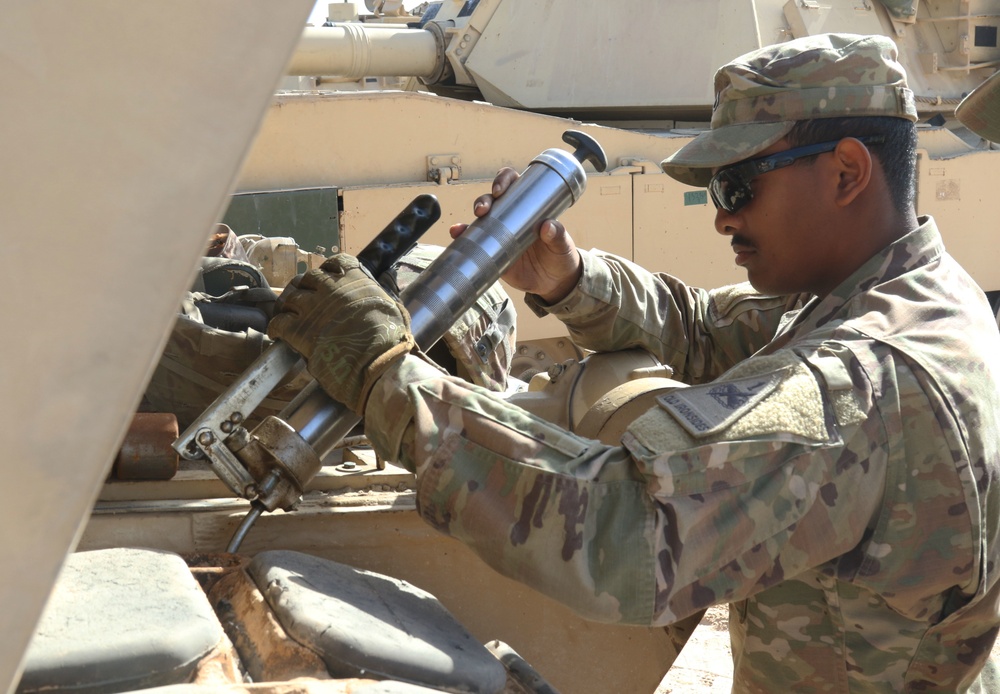 A Soldier from 1st Battalion, 6th Infantry Regiment, prepares for Iron Union 14
