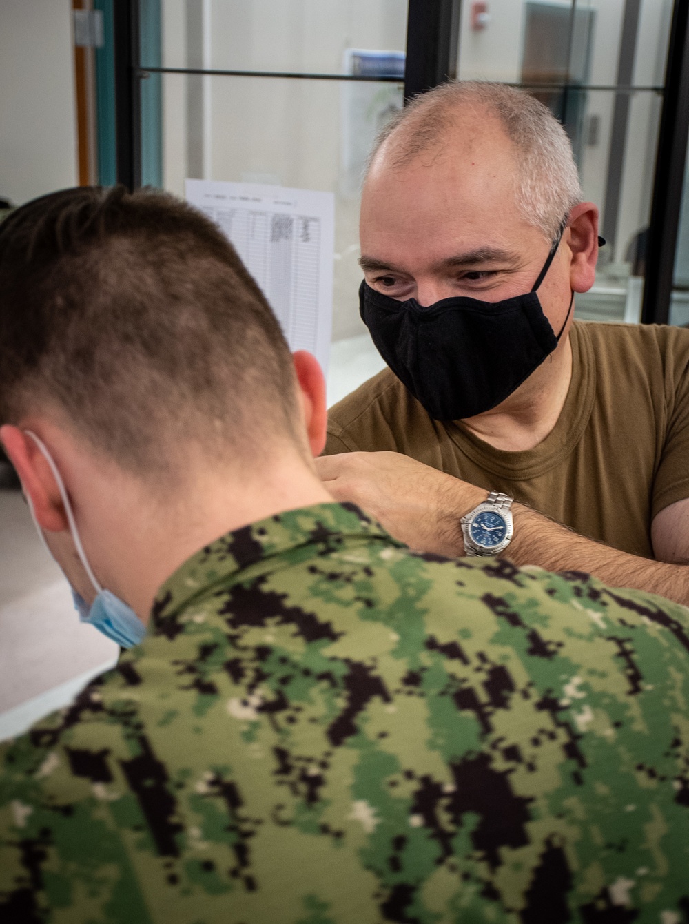 NUWC Keyport commanding officer receives COVID-19 vaccine