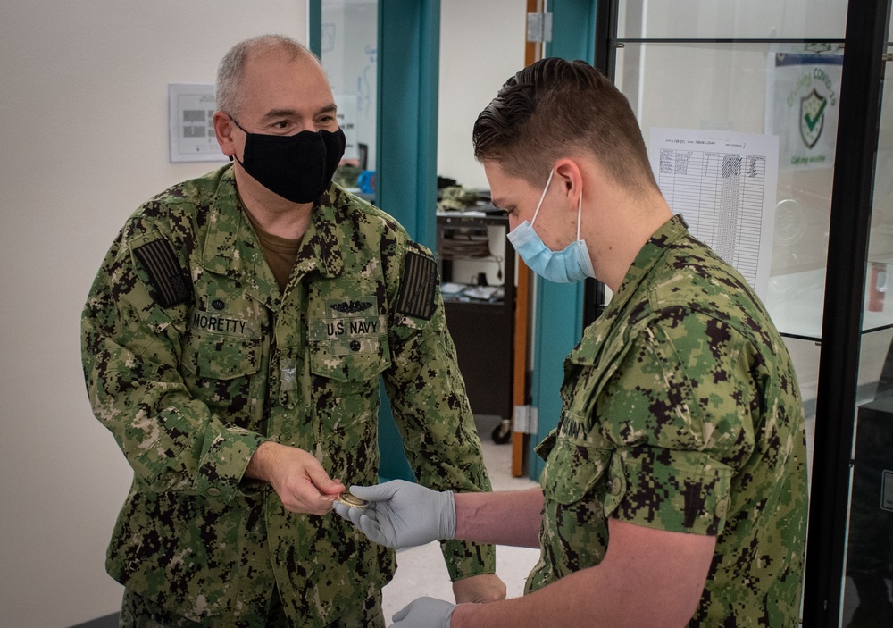 NUWC Keyport commanding officer receives COVID-19 vaccine