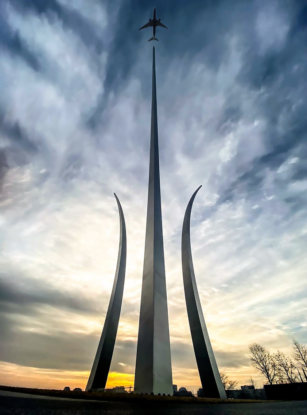 DVIDS - Images - Airplane flies over U.S. Air Force Memorial [Image 1 of 5]