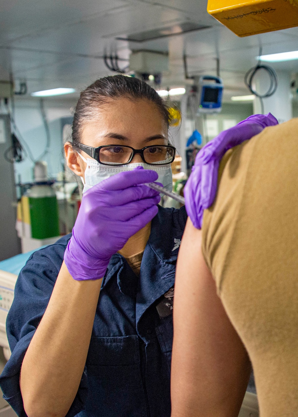 Essex First Pacific Fleet Ship to Receive Vaccinations Aboard Ship