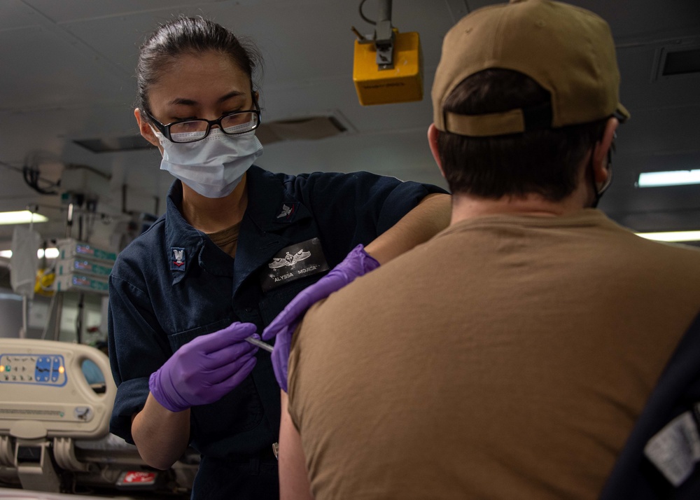 Essex First Pacific Fleet Ship to Receive Vaccinations Aboard Ship