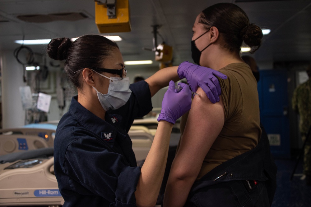 Essex First Pacific Fleet Ship to Receive Vaccinations Aboard Ship