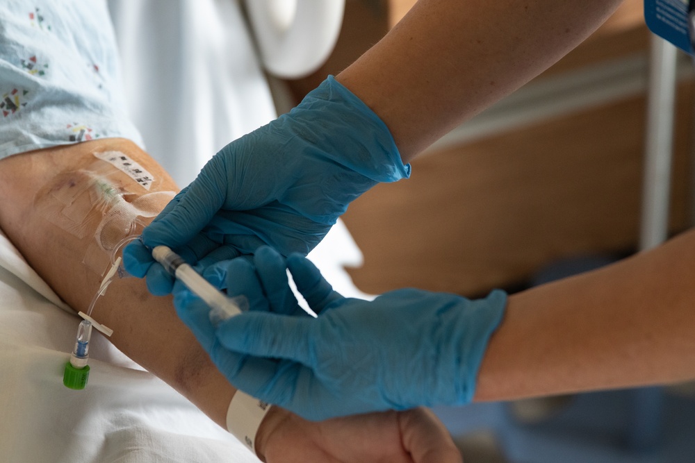 U.S. Air Force nursing manager treats patients at Harbor-UCLA Medical Center