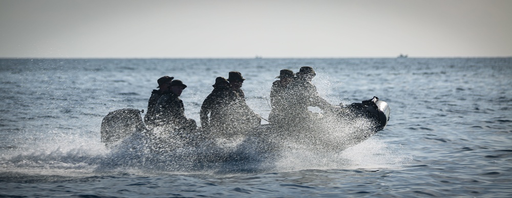 USS Ohio joint operations with Force Recon Marines