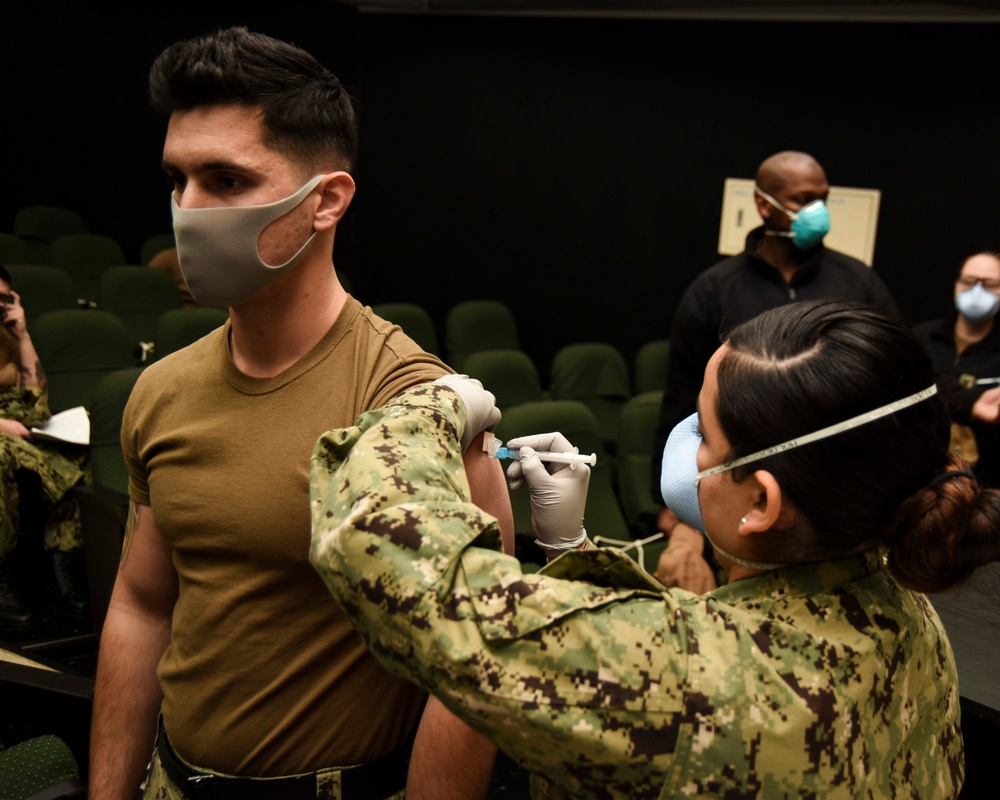 Sailors on USS Green Bay (LPD 20) receives COVID vaccine