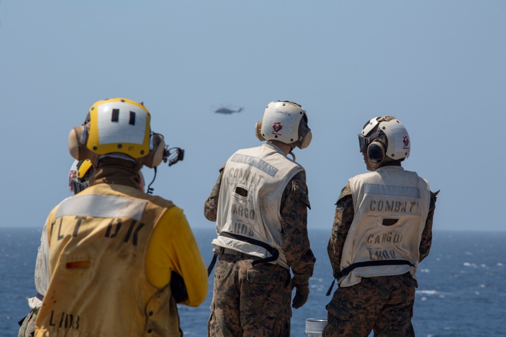 VMM-164 (Rein) Marines conduct vertical resupply aboard USS Makin Island