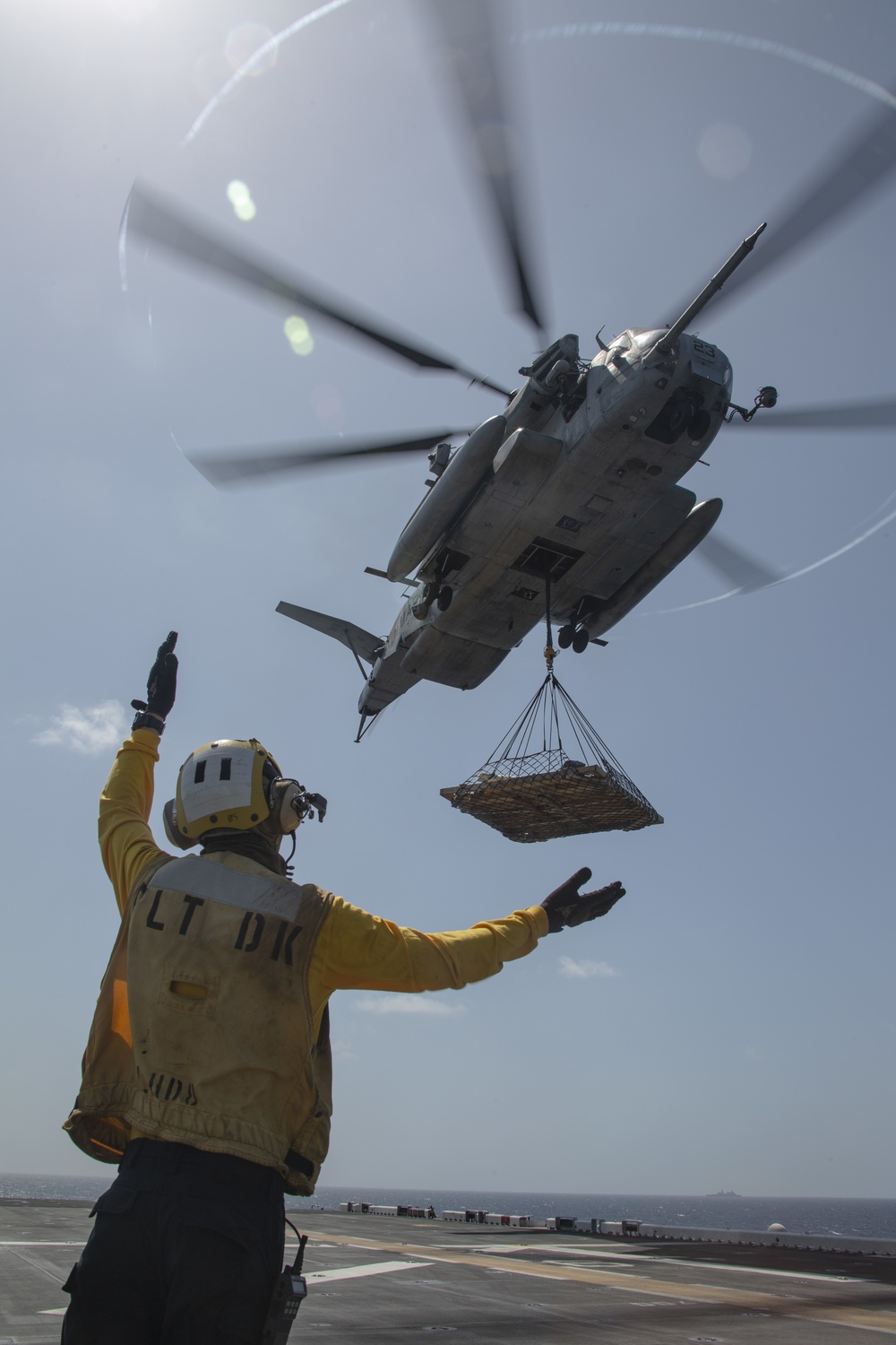 VMM-164 (Rein) Marines conduct vertical resupply aboard USS Makin Island