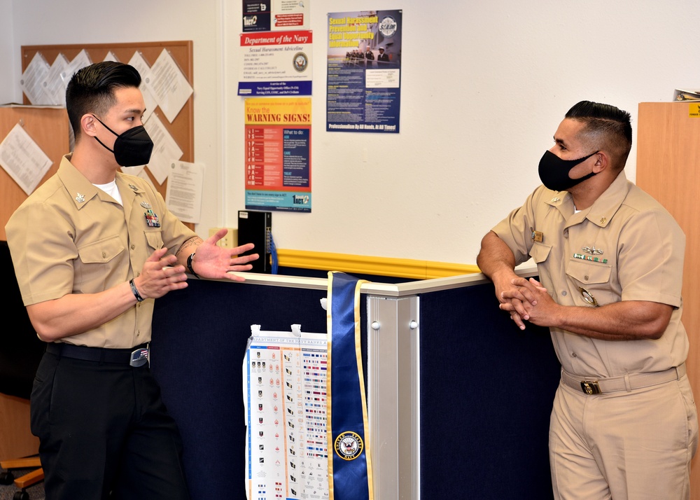 Navy Recruiting Region West Assistant Chief Recruiter visits NTAG San Antonio