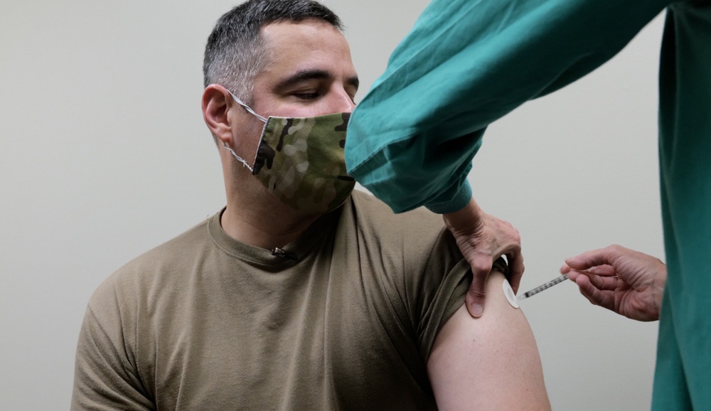 Fort Campbell garrison leaders set example by getting vaccine
