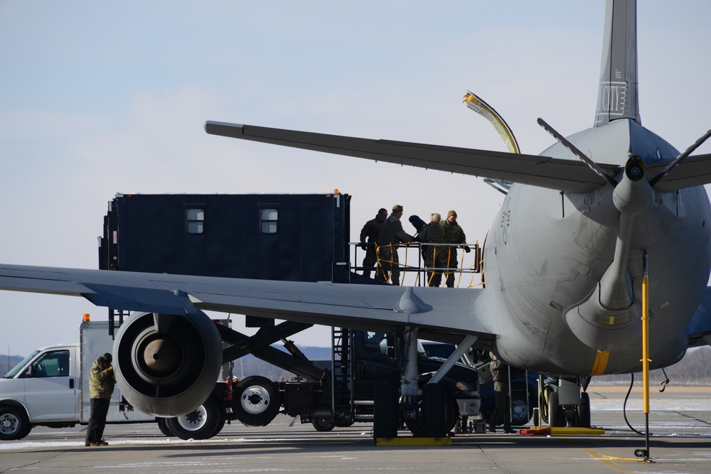 Unload KC-135 in Iowa