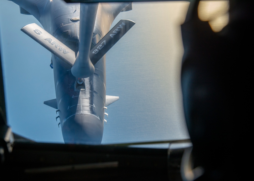 6 ARW Refuels B-1 Lancer