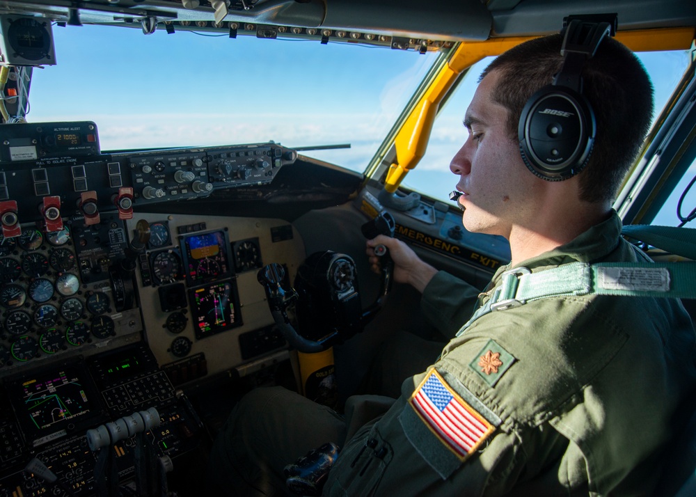 6 ARW Refuels B-1 Lancer