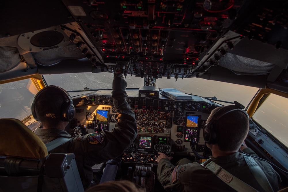 6 ARW refuels B-1B Lancer