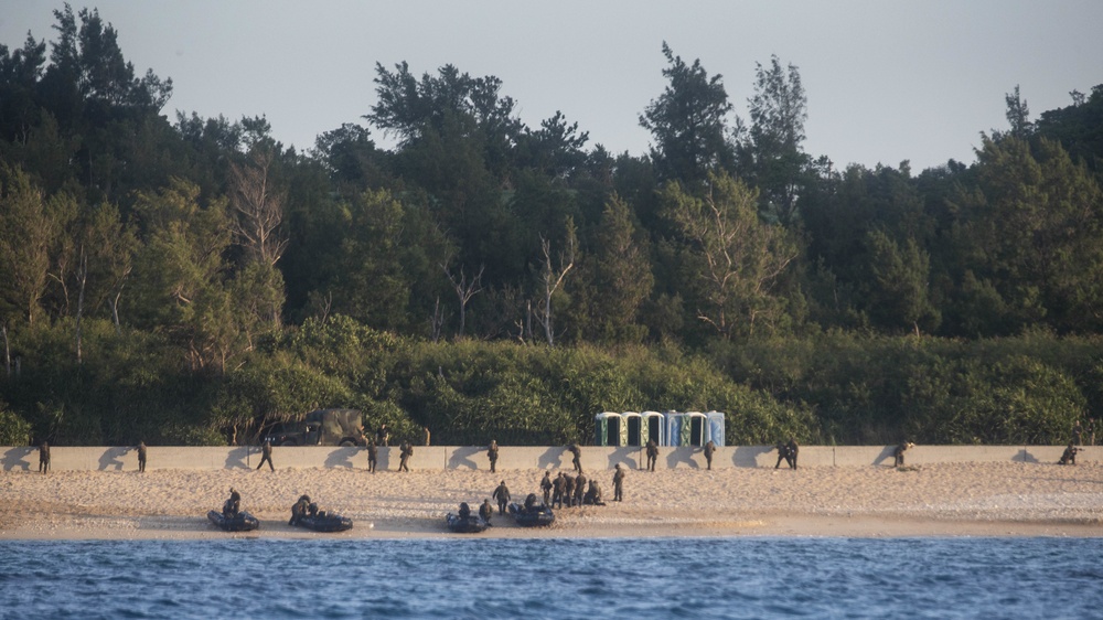 Kilo Company raids a beach with ARDB