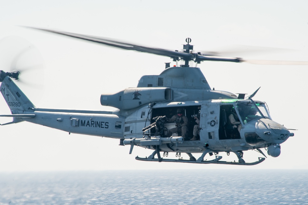 USS Somerset transits Strait of Hormuz